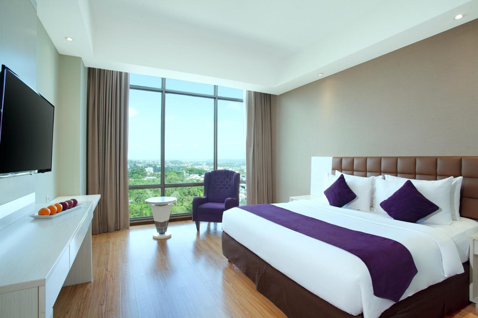Platinum Hotel & Convention Hall Balikpapan Exterior photo