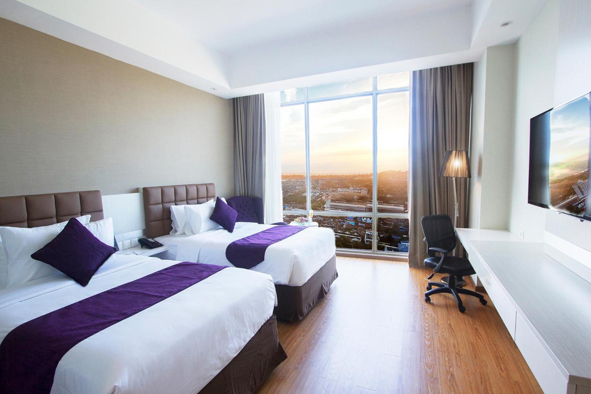 Platinum Hotel & Convention Hall Balikpapan Exterior photo