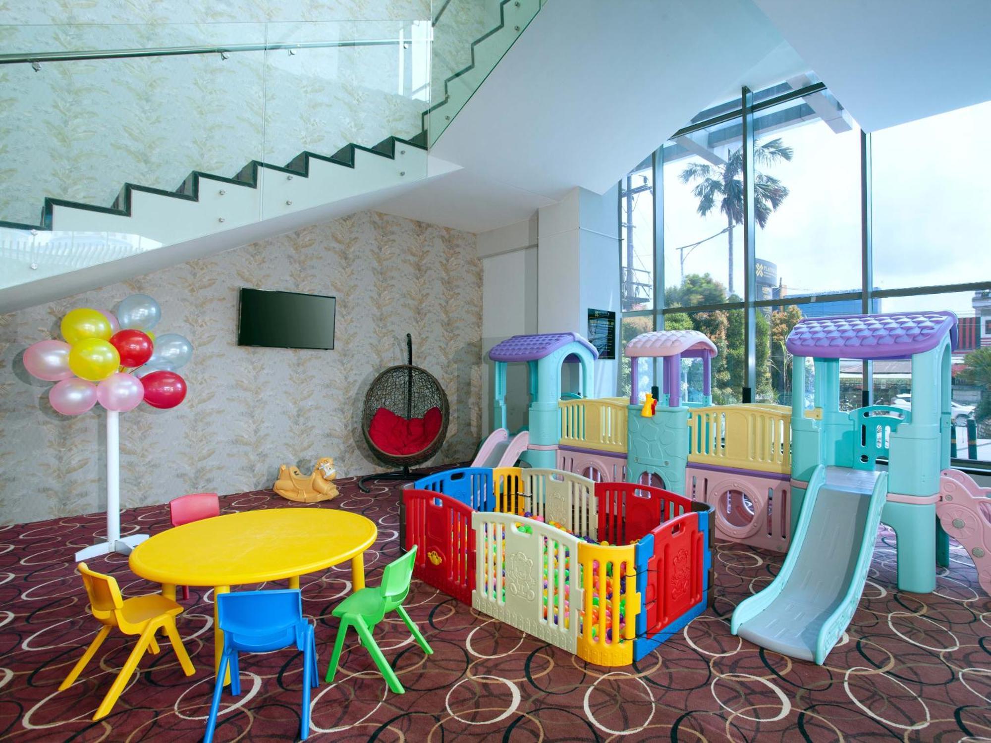 Platinum Hotel & Convention Hall Balikpapan Exterior photo