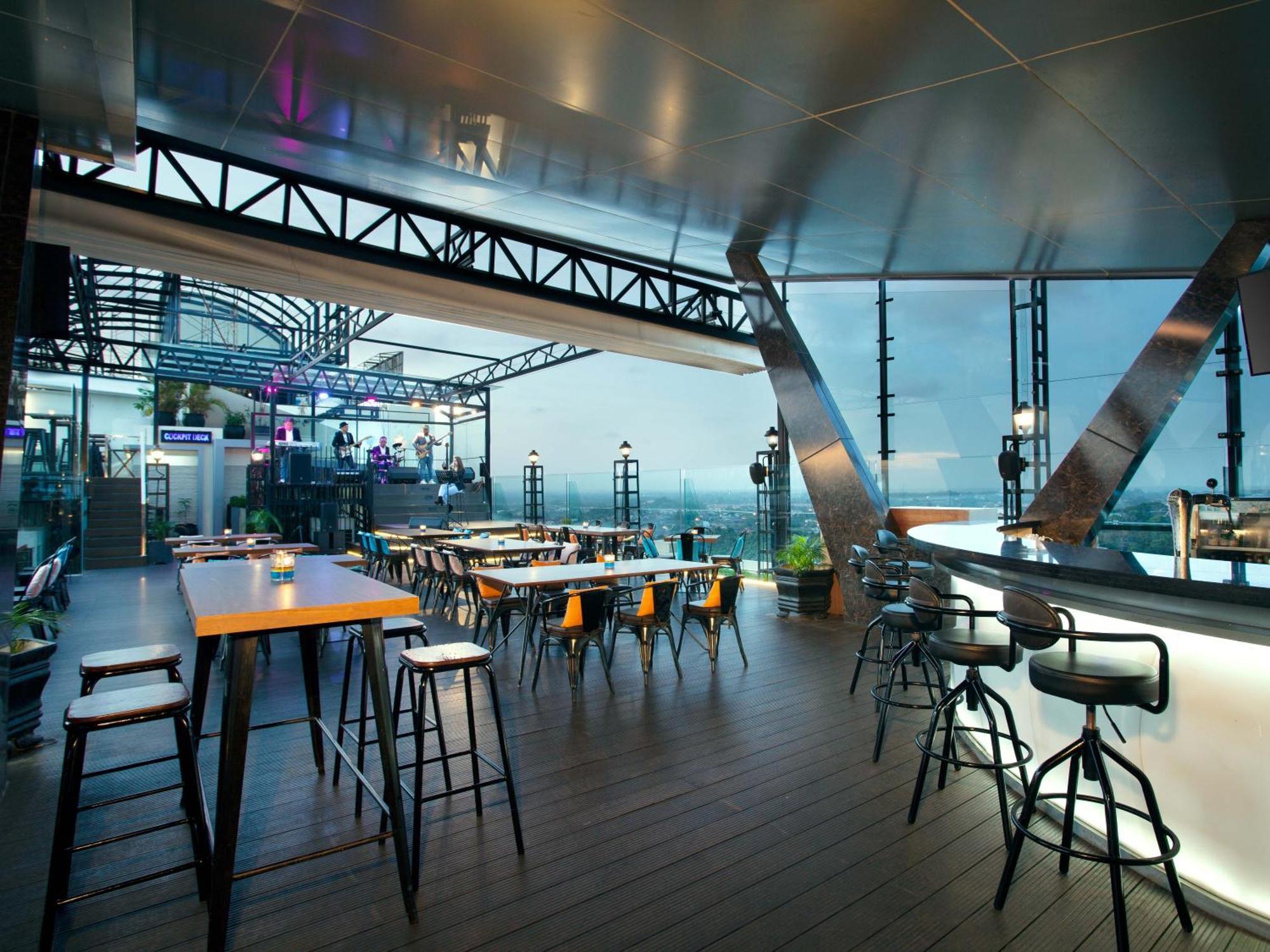 Platinum Hotel & Convention Hall Balikpapan Exterior photo