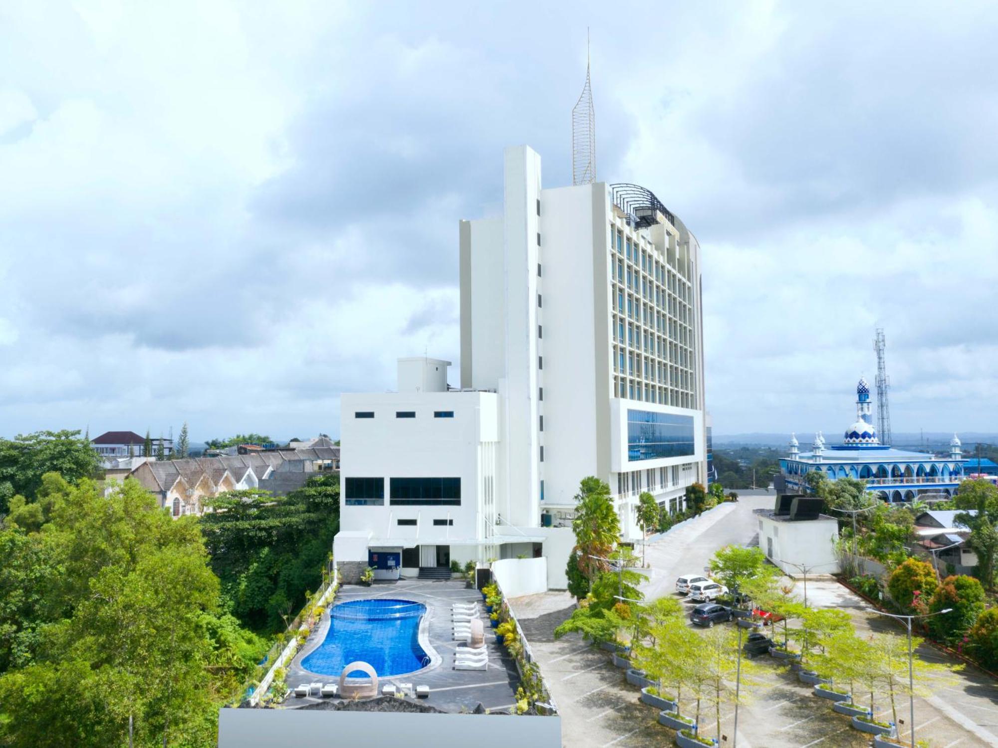 Platinum Hotel & Convention Hall Balikpapan Exterior photo