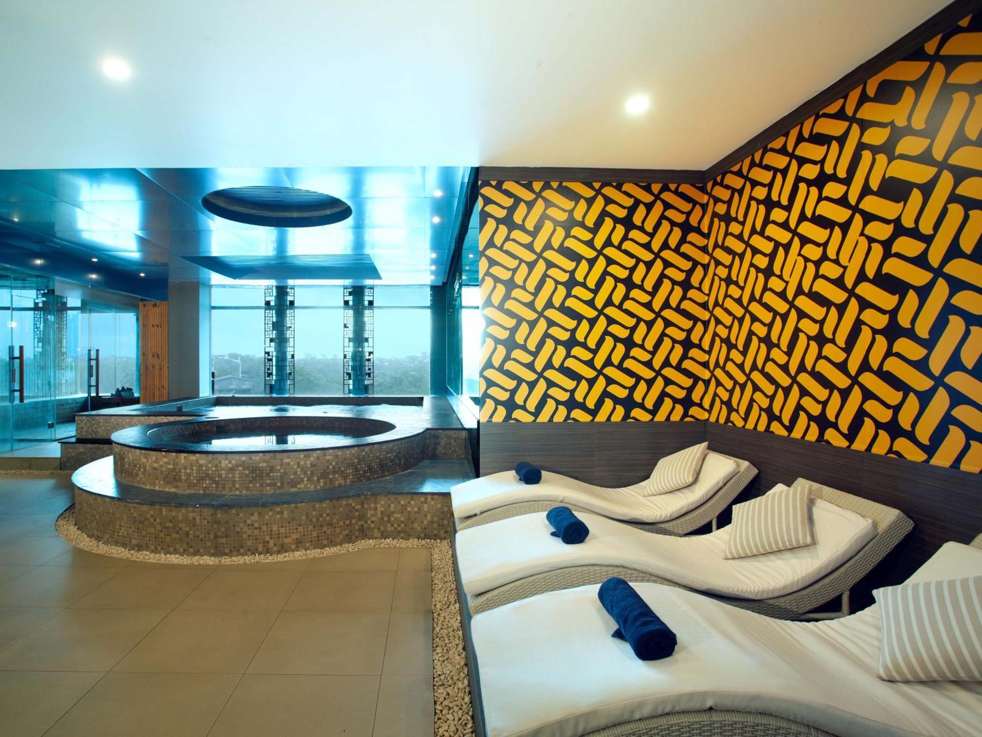 Platinum Hotel & Convention Hall Balikpapan Exterior photo