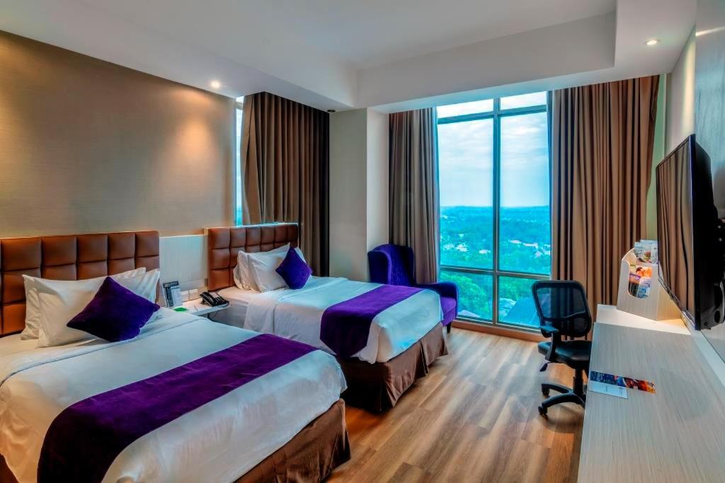 Platinum Hotel & Convention Hall Balikpapan Exterior photo