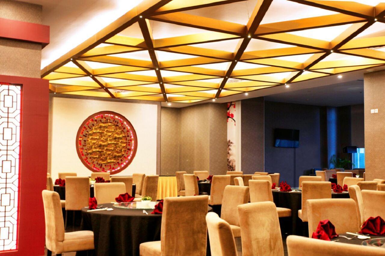 Platinum Hotel & Convention Hall Balikpapan Exterior photo