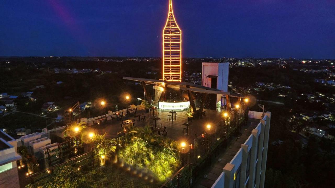Platinum Hotel & Convention Hall Balikpapan Exterior photo